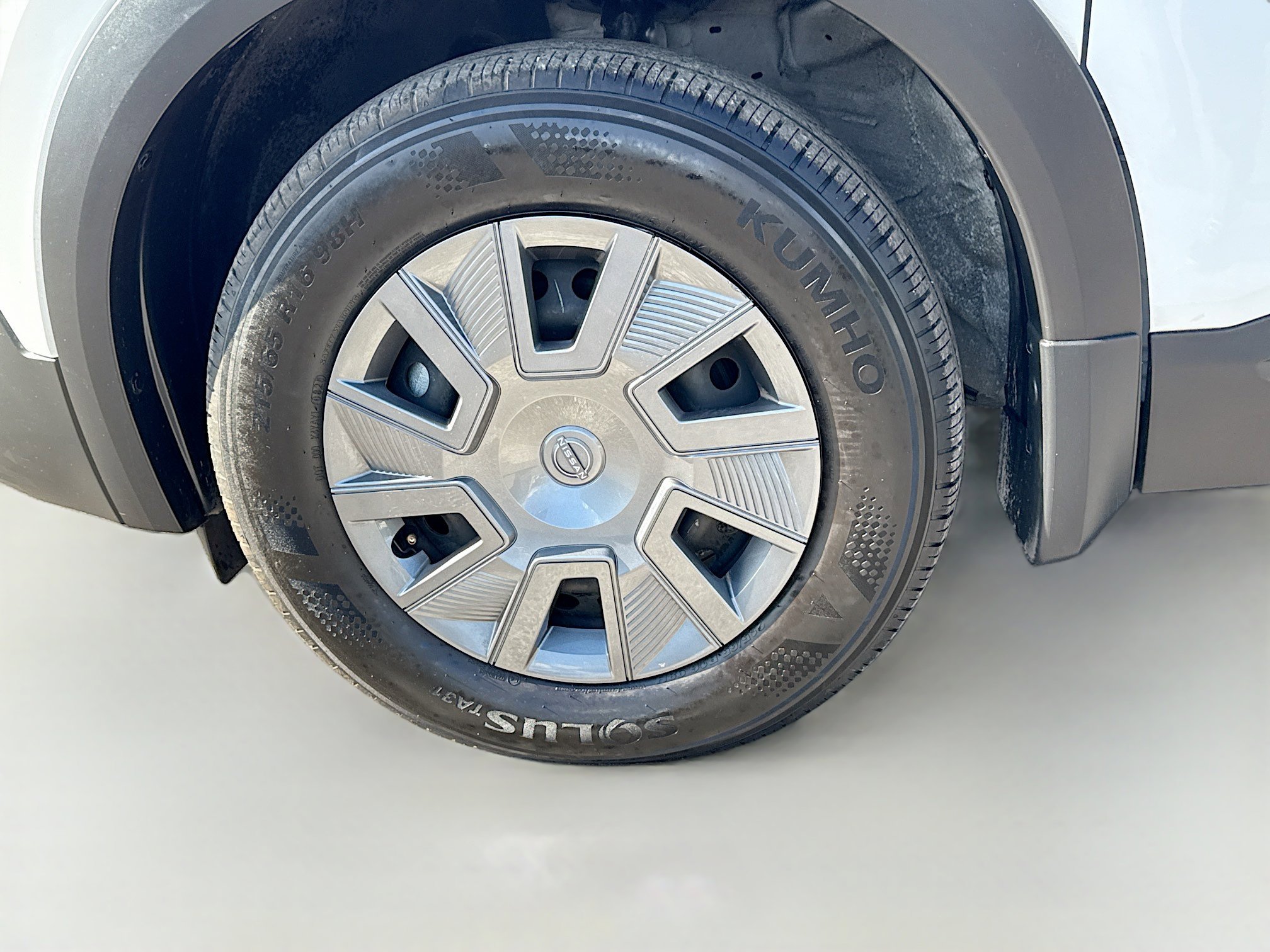 Used 2025 Nissan Kicks S image 40