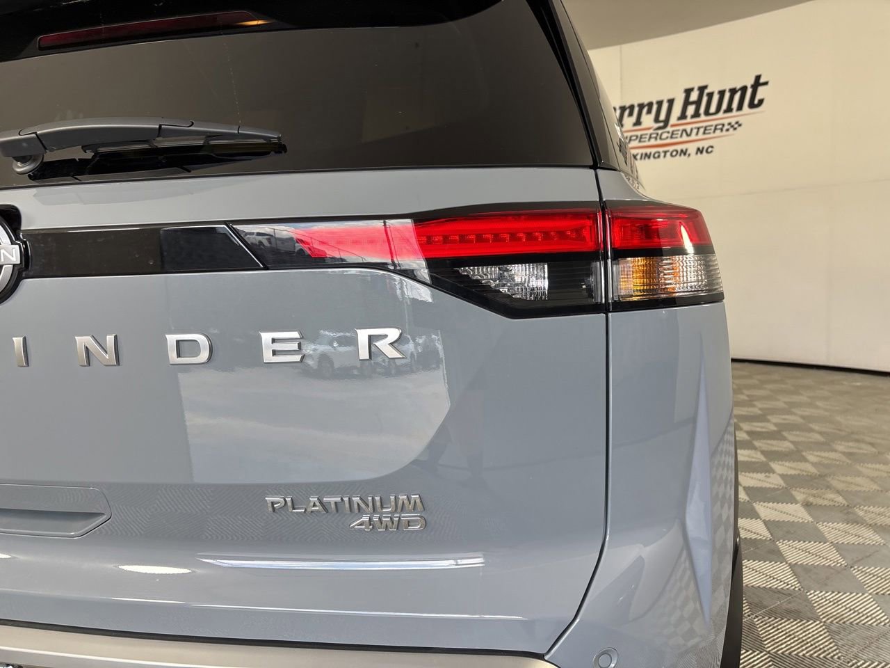 Used 2025 Nissan Pathfinder Platinum AWD/4WD image 37
