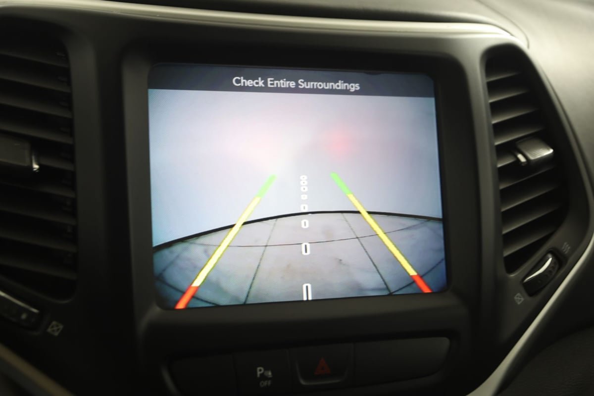 Used 2018 Jeep Cherokee Overland AWD/4WD image 10
