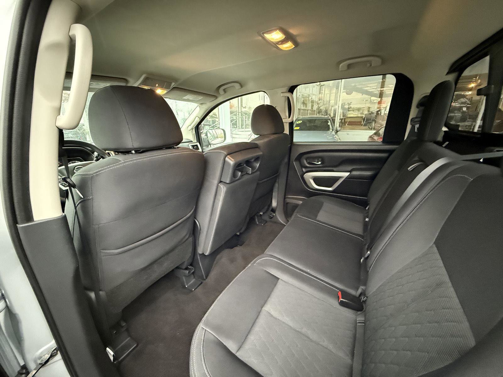Used 2019 Nissan Titan SV image 26