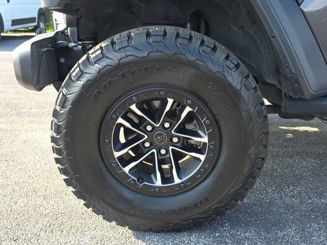 Used 2025 Jeep Wrangler Unlimited Sport AWD/4WD image 5