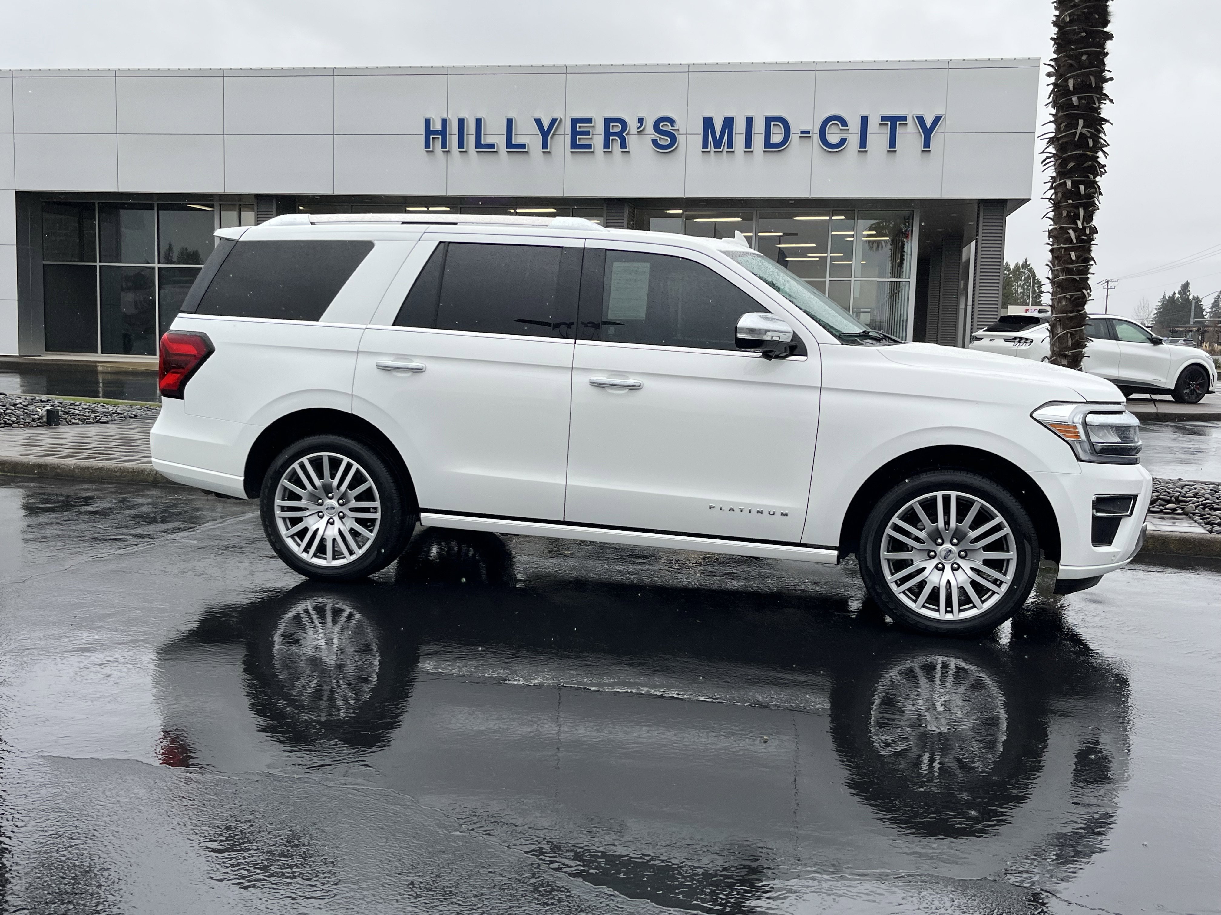 Certified 2022 Ford Expedition Platinum image 2