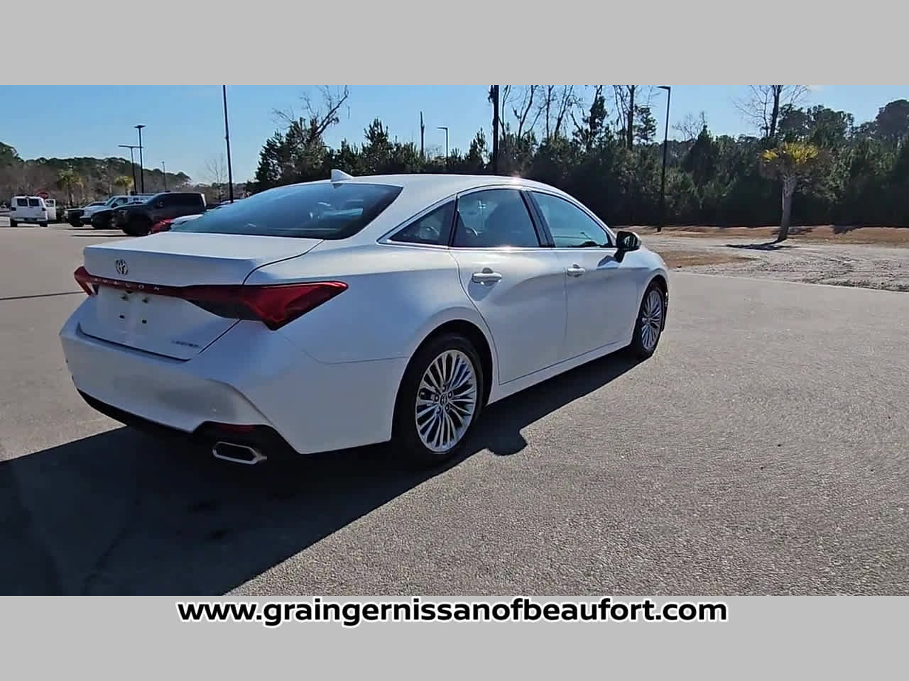 Used 2020 Toyota Avalon Limited image 32