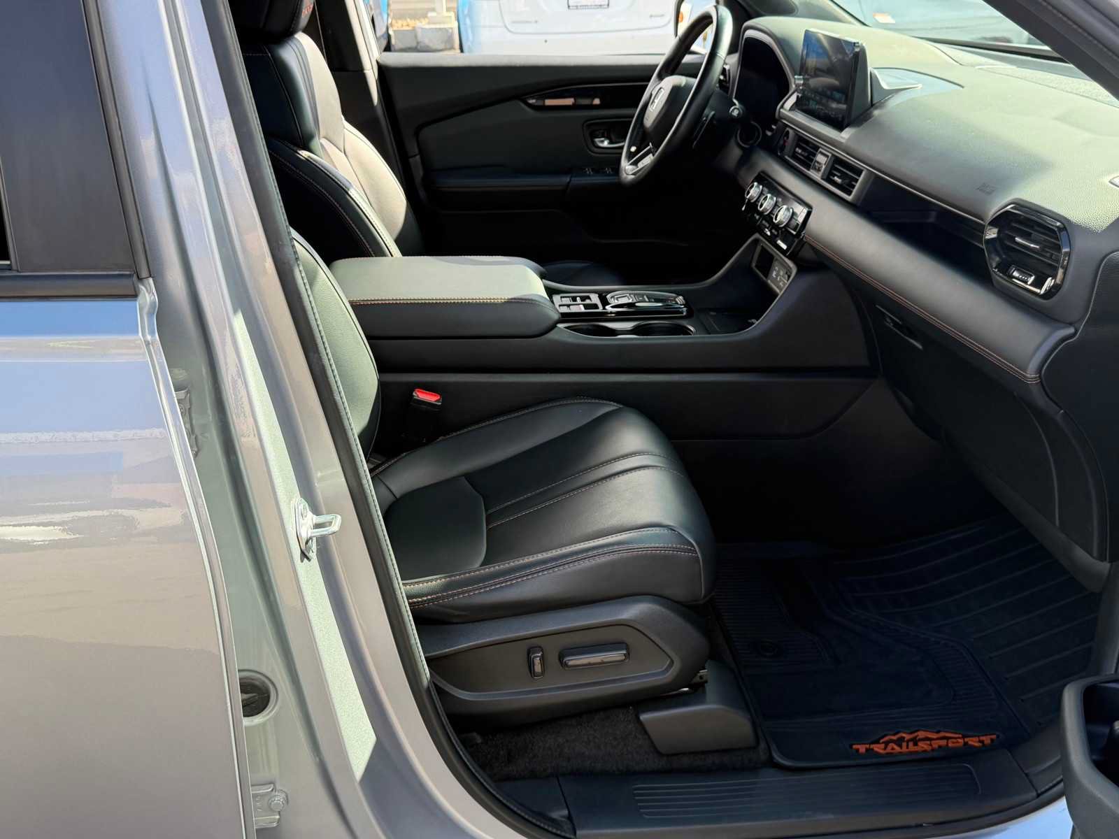 Used 2024 Honda Pilot TrailSport image 31