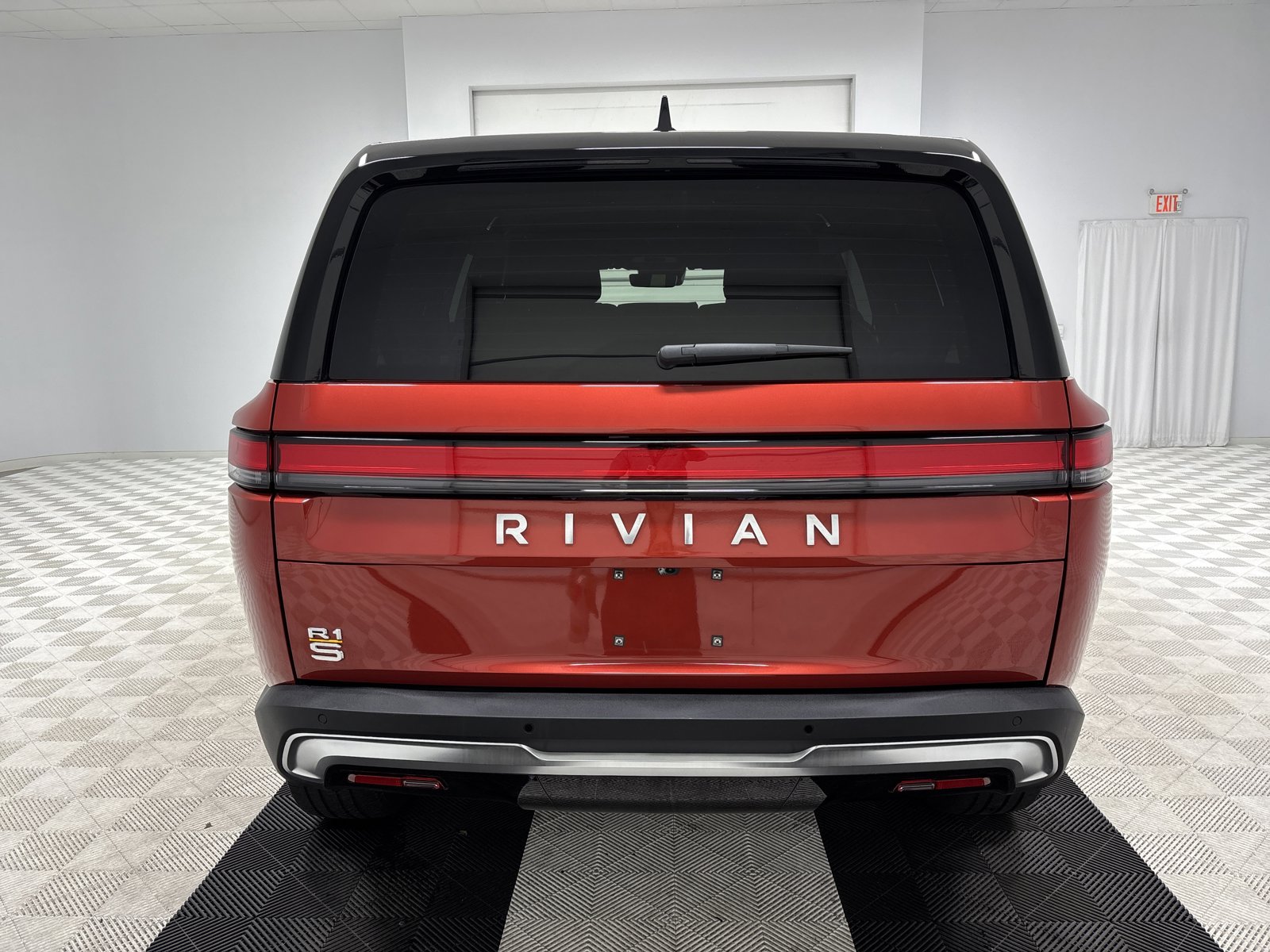 Used 2024 Rivian R1S Adventure image 4
