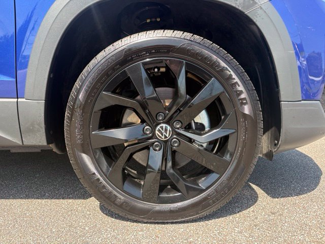 Used 2023 Volkswagen Taos SE w/ Panoramic Sunroof Package FWD image 16