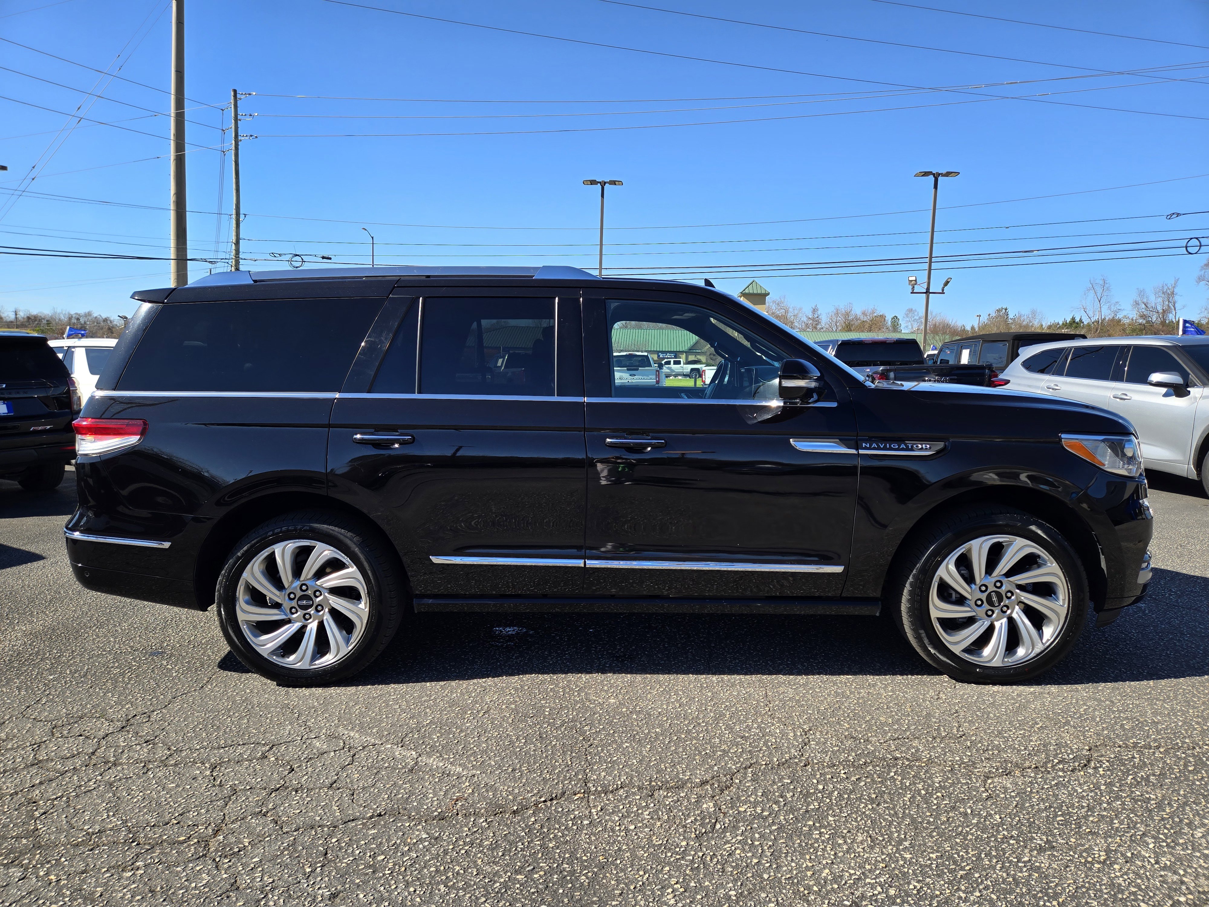 Used 2024 Lincoln Navigator Reserve image 5