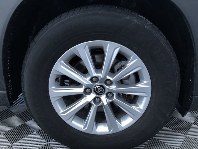 Used 2025 Toyota Grand Highlander XLE image 18