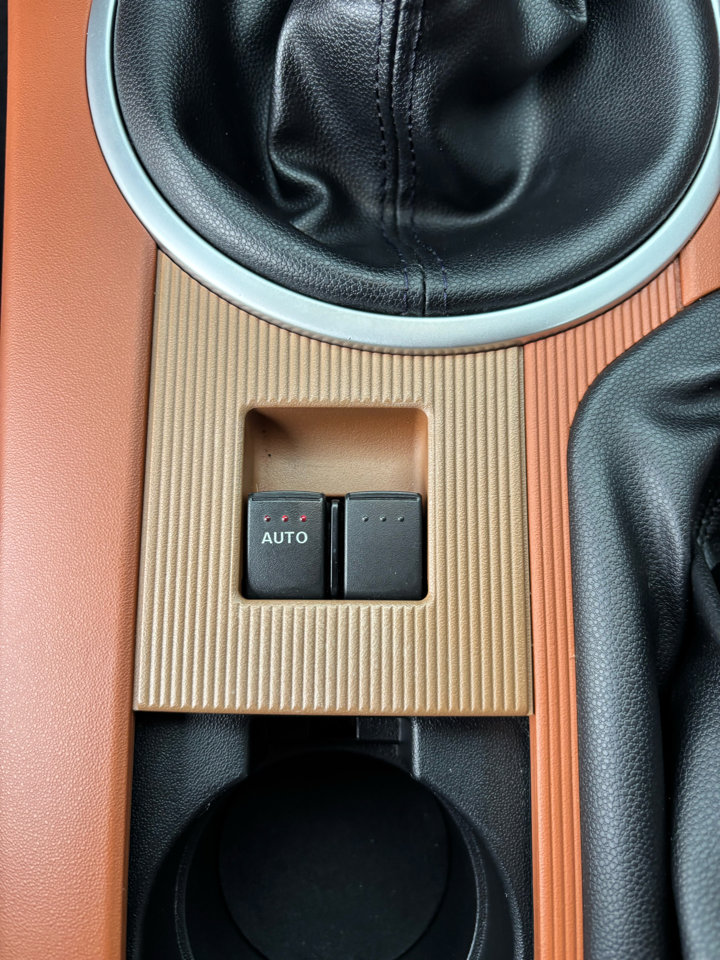 Used 2006 MAZDA MX-5 Miata Grand Touring w/ Premium Pkg image 17