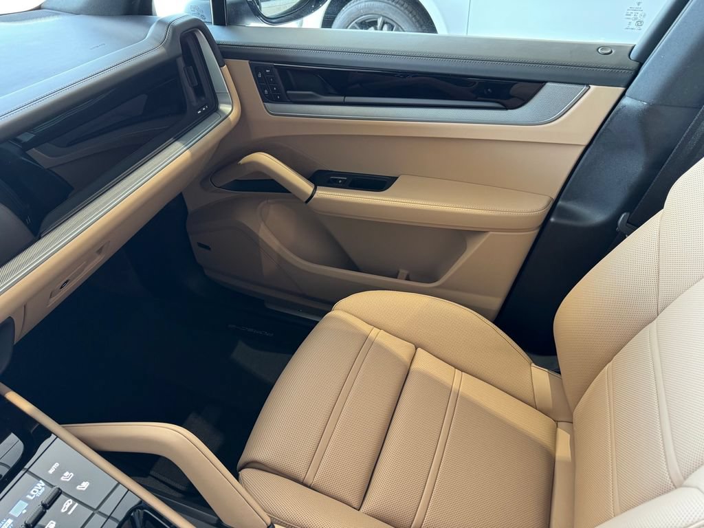 New 2026 Porsche Cayenne AWD/4WD image 39