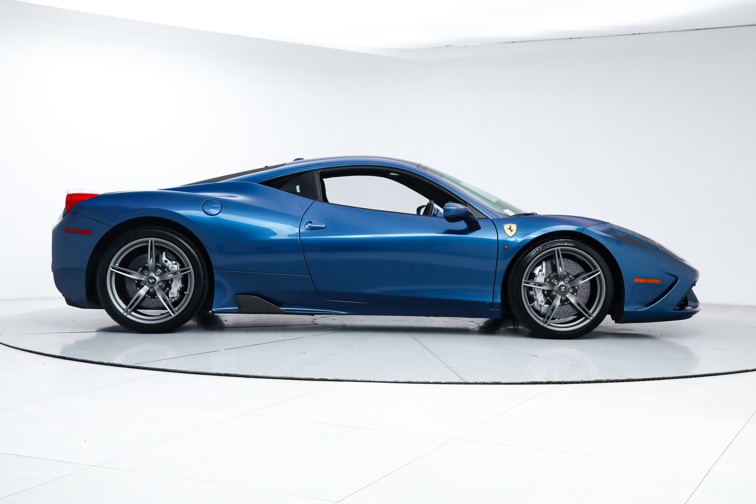 Used 2015 Ferrari 458 Speciale Coupe image 9