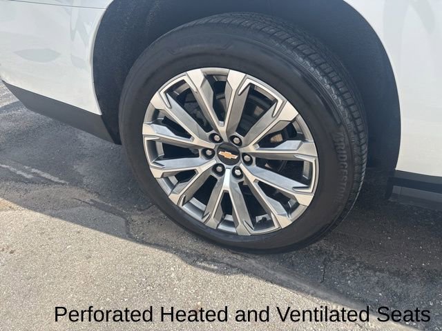 Used 2025 Chevrolet Suburban High Country image 32