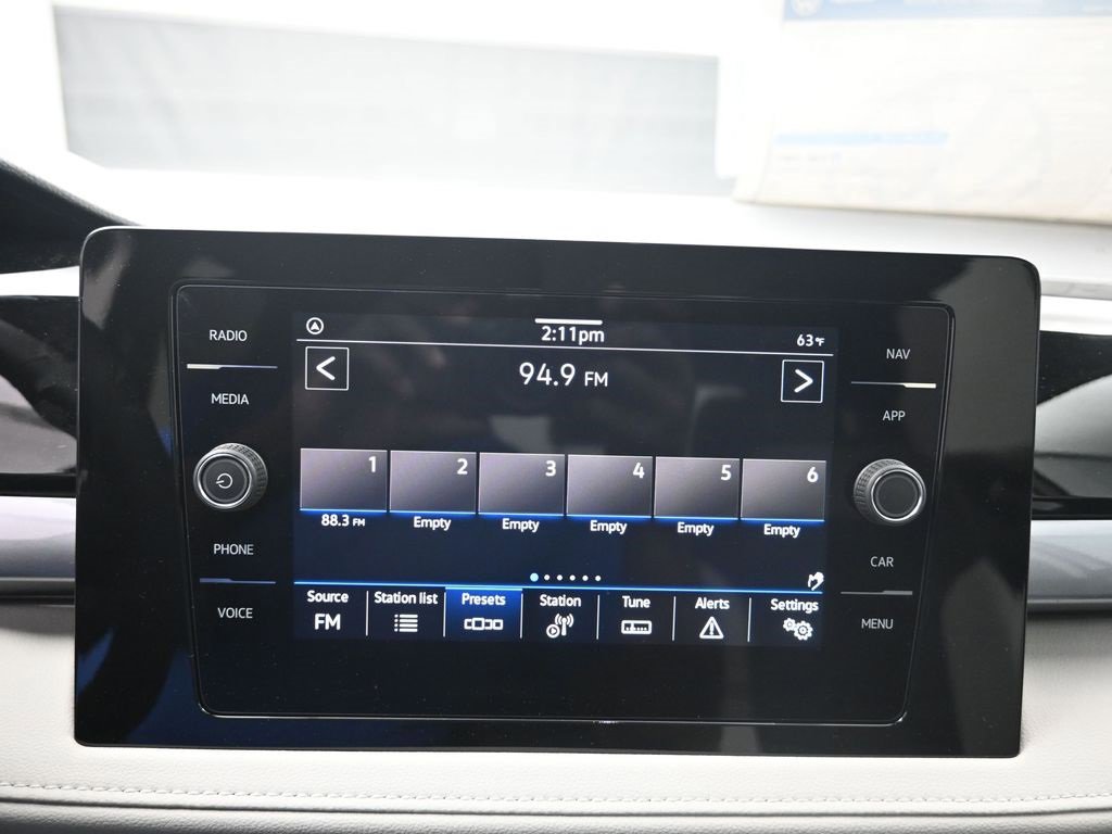 Used 2025 Volkswagen Taos SEL image 13