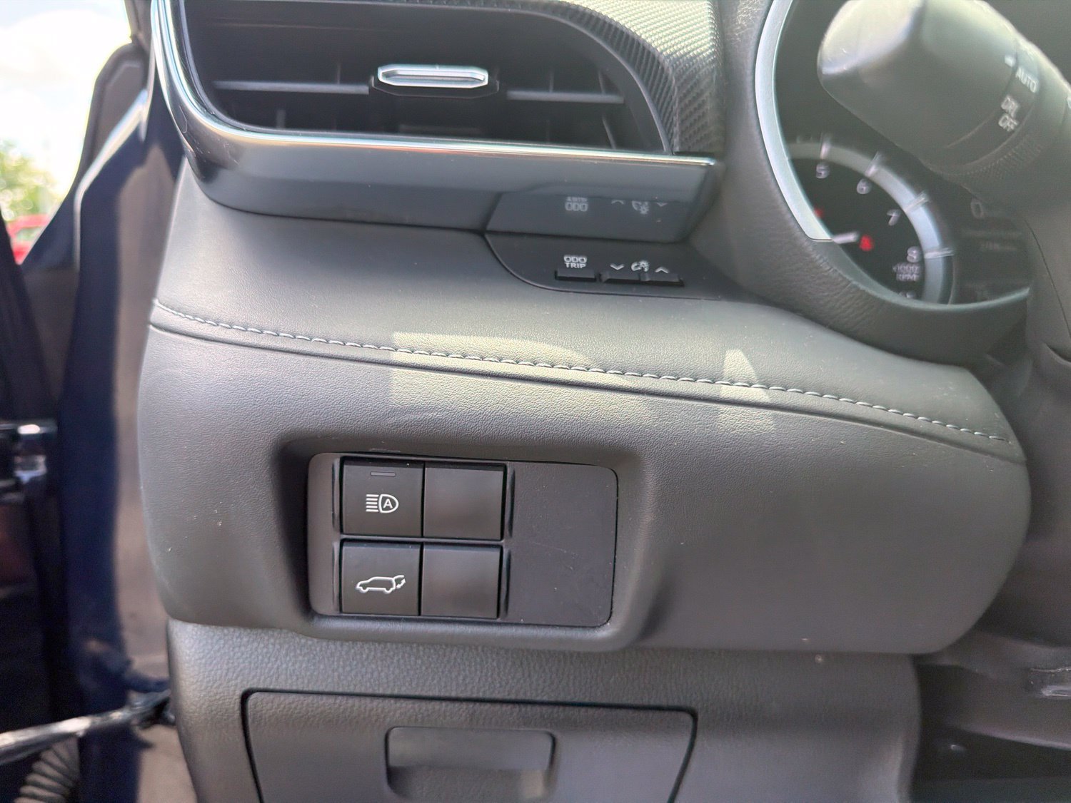 Used 2021 Toyota Highlander XSE FWD image 19