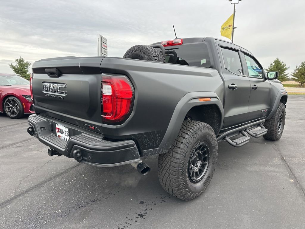 Used 2024 GMC Canyon AT4X w/ AT4X AEV Edition image 10