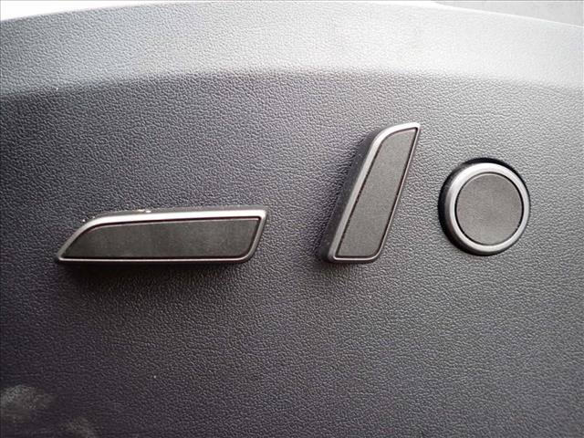 Used 2025 Tesla Model Y Long Range AWD/4WD image 9
