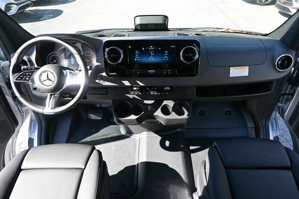 Used 2025 Mercedes-Benz Sprinter 2500 image 17