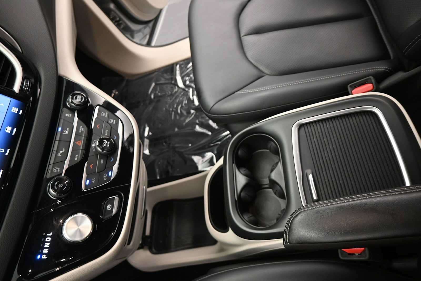 Used 2024 Chrysler Pacifica Touring-L FWD image 26