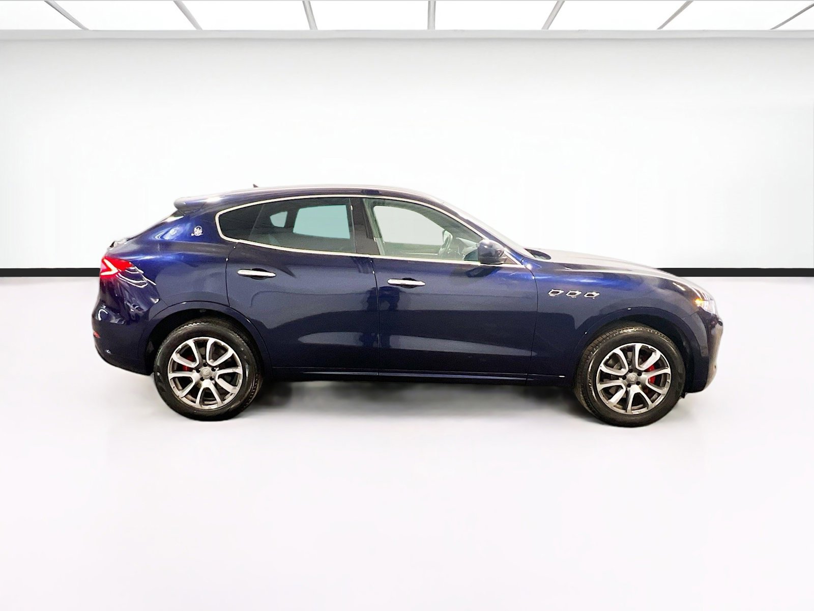 Used 2017 Maserati Levante w/ Luxury Package AWD/4WD image 26