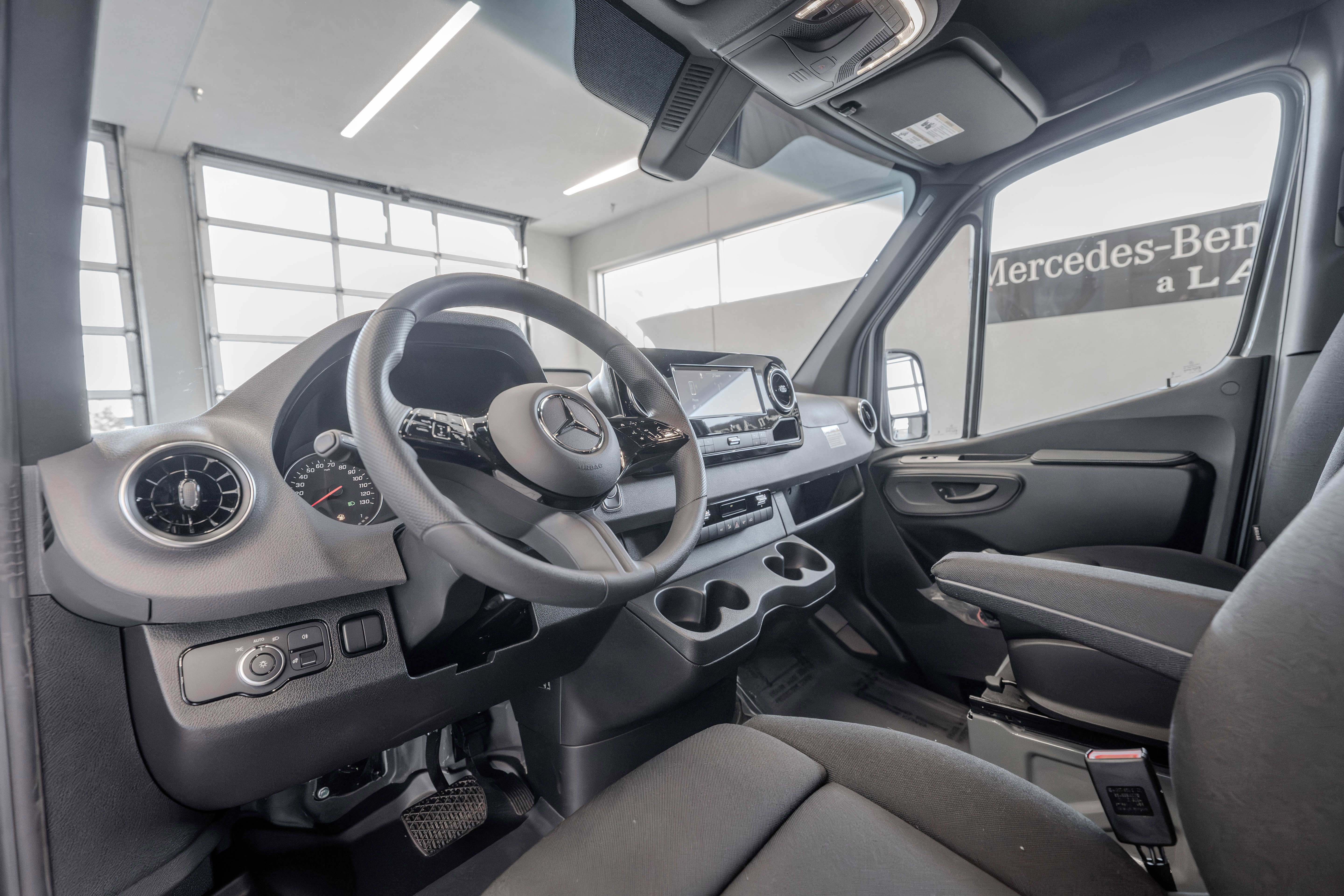 Used 2025 Mercedes-Benz Sprinter 2500 image 6