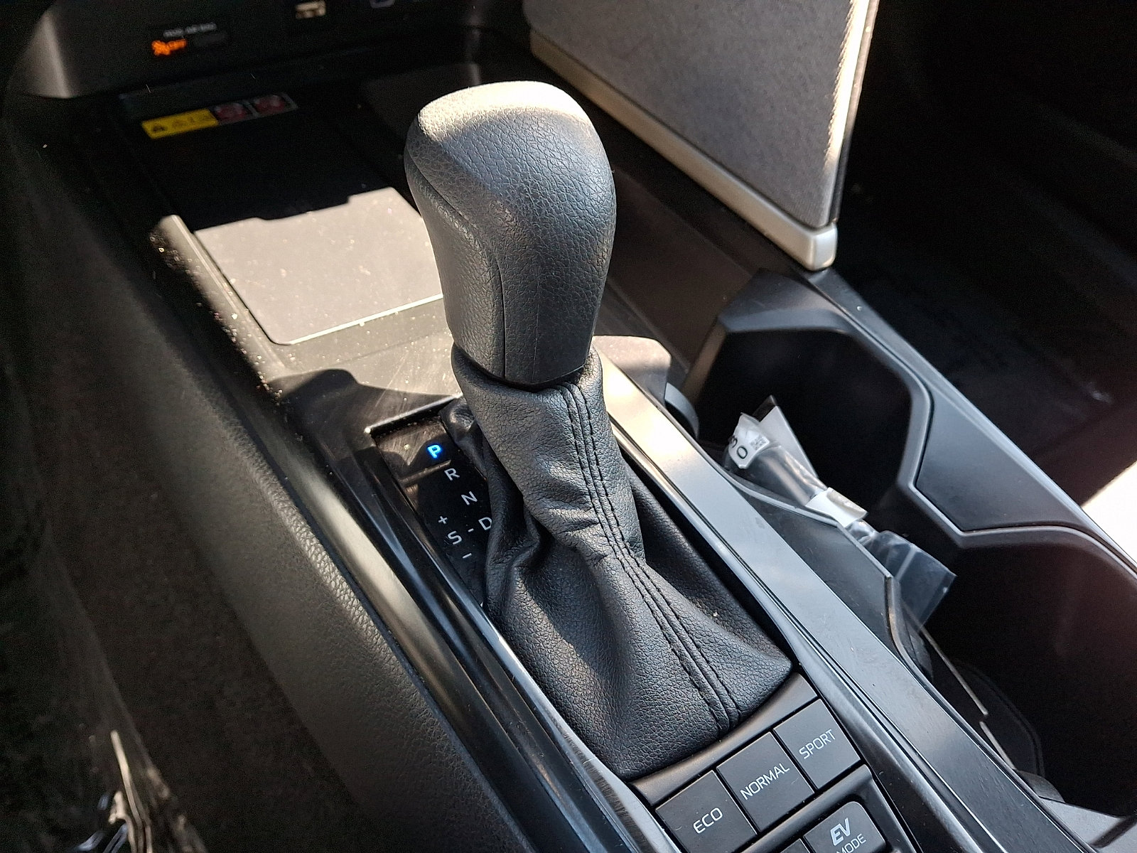 Used 2025 Toyota Camry LE w/ Convenience Package image 14