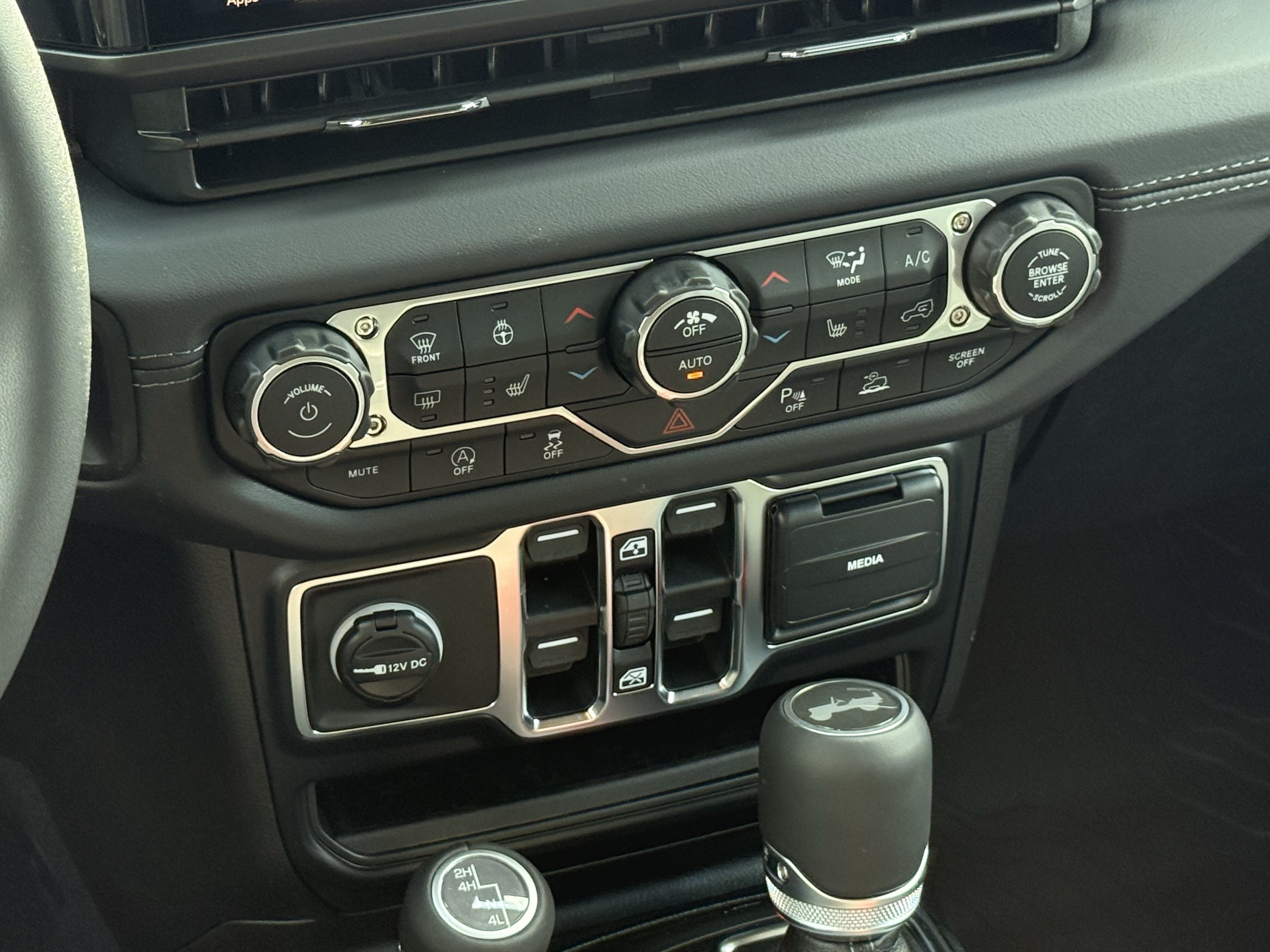 New 2026 Jeep Wrangler Unlimited Sahara AWD/4WD image 14