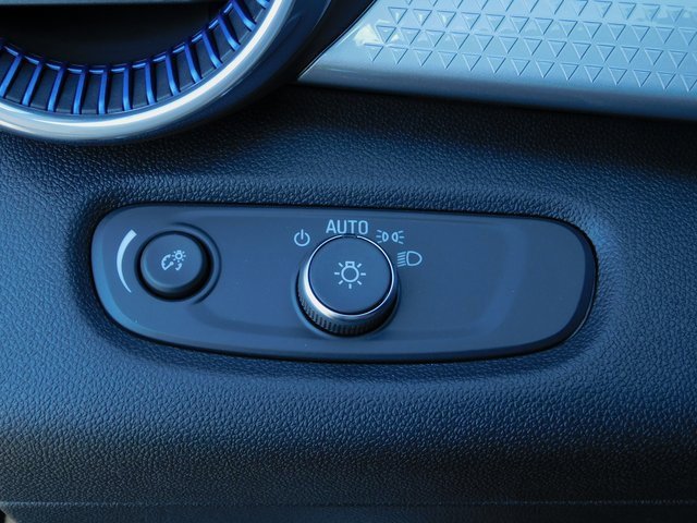 New 2025 Chevrolet Trax LT w/ Sunroof Package image 29