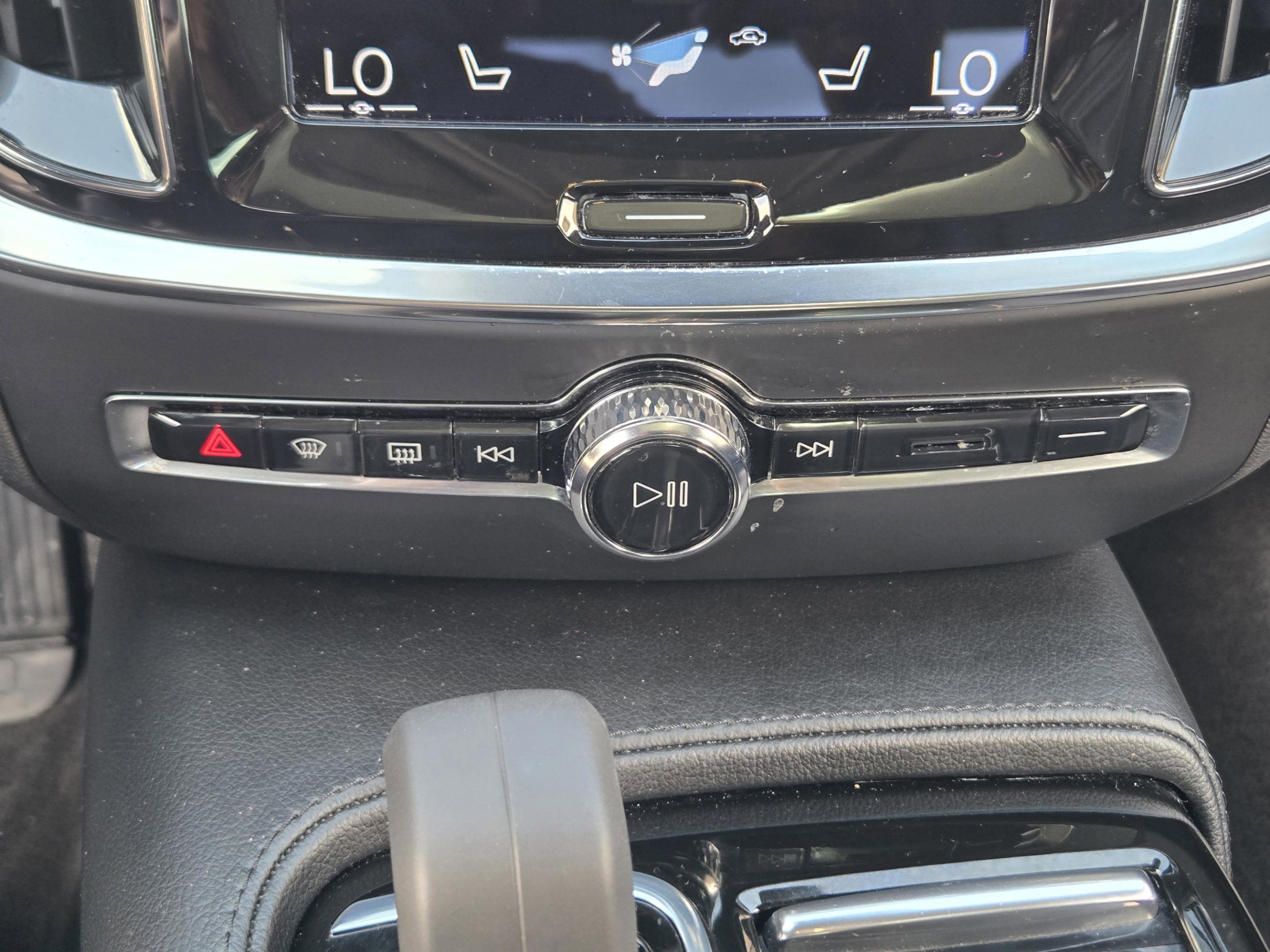 Used 2022 Volvo S60 T8 R-Design Expression w/ Premium Package image 16