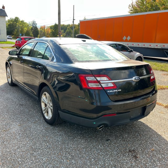 Used 2019 Ford Taurus SE FWD image 2