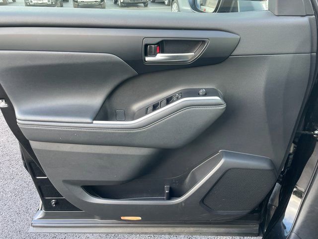 Used 2023 Toyota Highlander XLE image 21