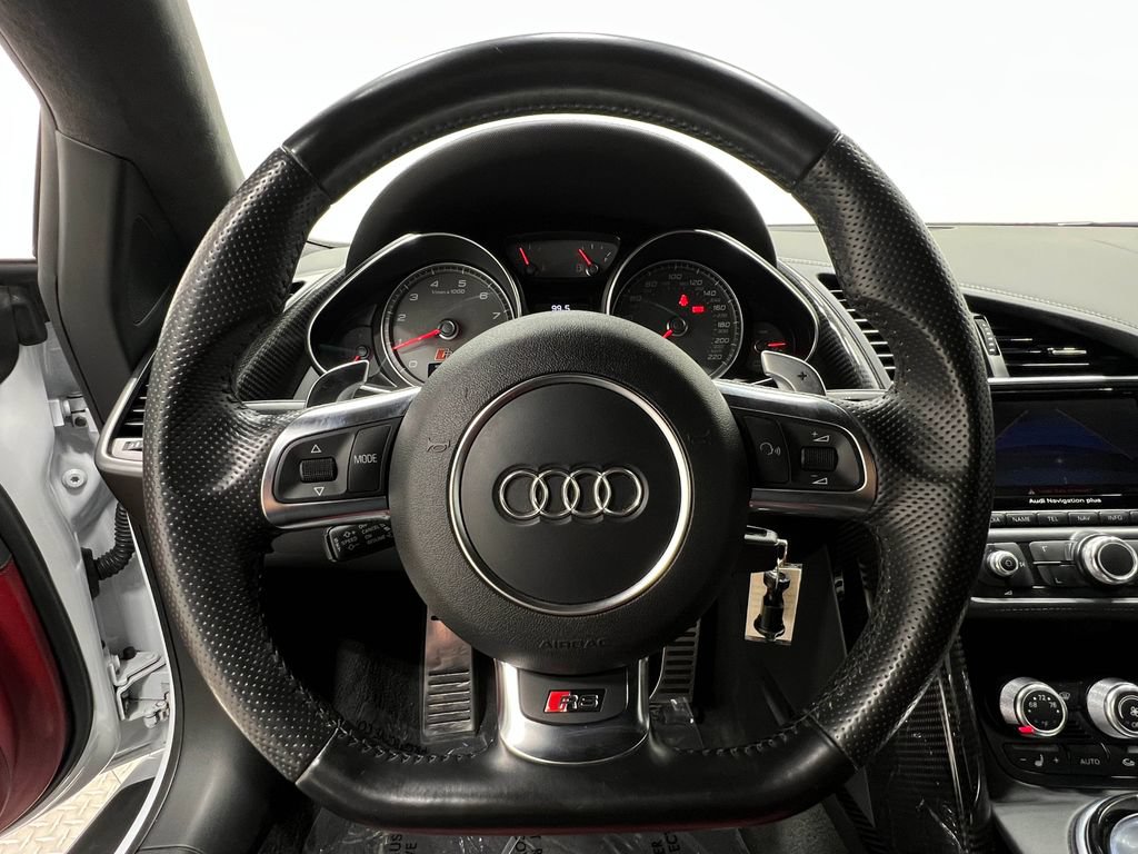 Used 2015 Audi R8 V8 w/ Extended Leather Package AWD/4WD image 22