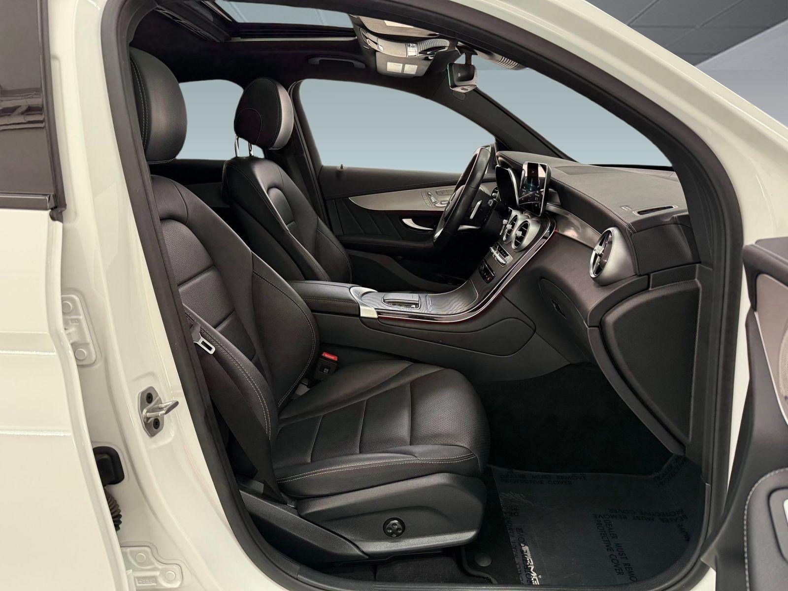 Used 2023 Mercedes-Benz GLC 300 4MATIC Coupe image 23