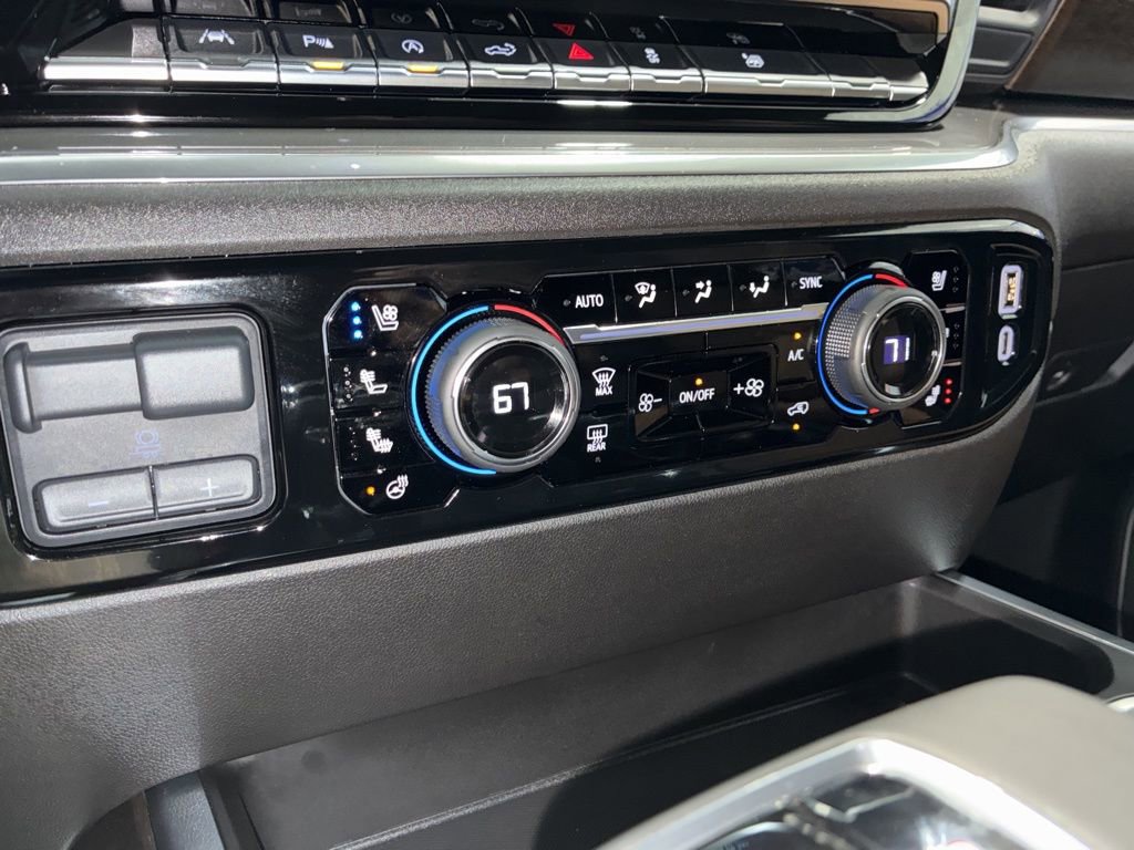 Used 2025 Chevrolet Silverado 1500 High Country w/ Technology Package image 32