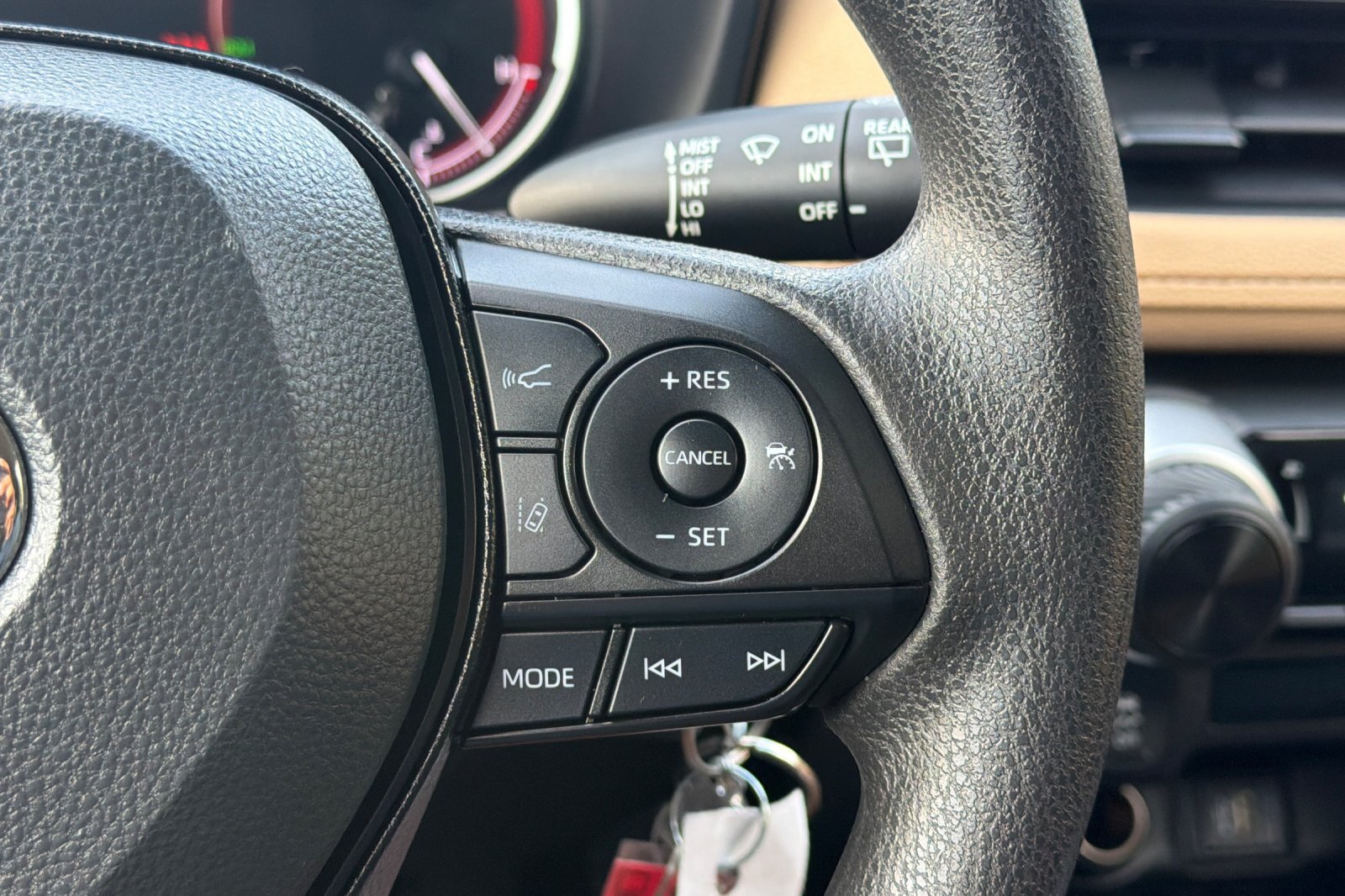 Used 2025 Toyota RAV4 LE AWD/4WD image 30