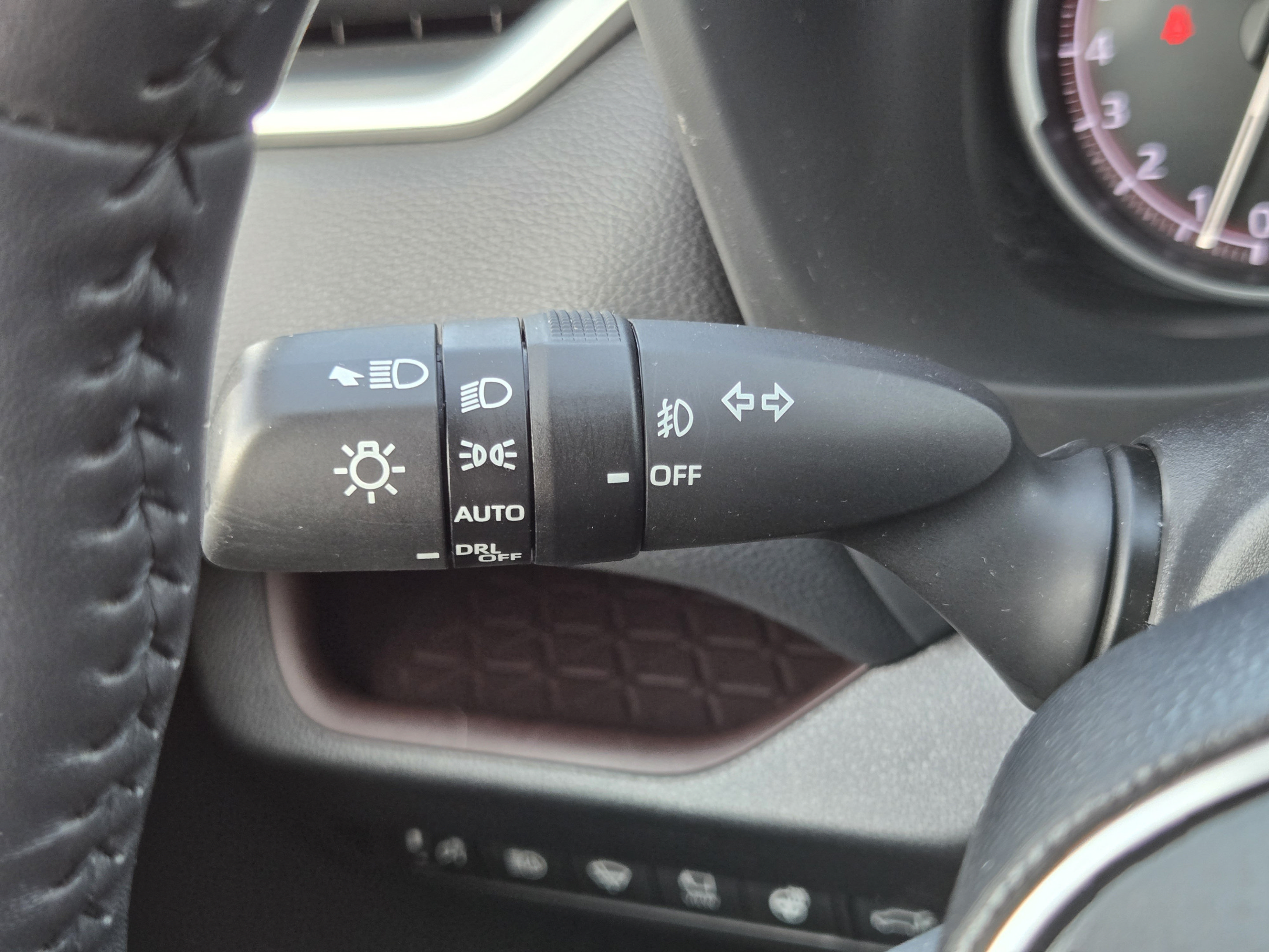 Used 2019 Toyota RAV4 Limited w/ Advanced Technology Package AWD/4WD image 19