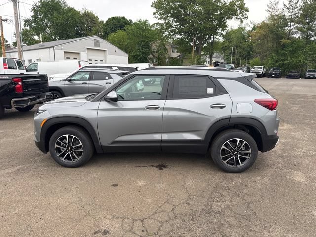 New 2026 Chevrolet TrailBlazer LT w/ Convenience Package AWD/4WD image 2