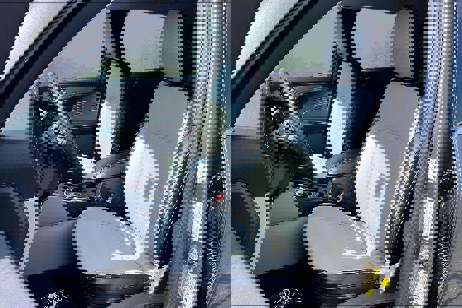 Used 2025 Ford Escape SE image 25