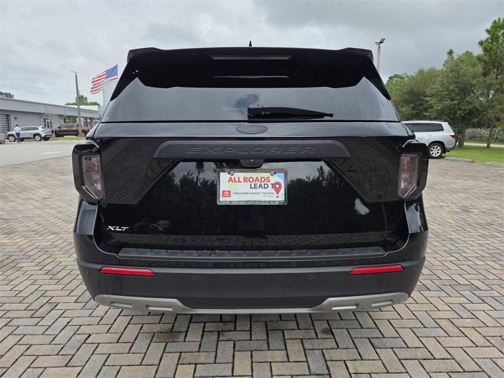 Used 2023 Ford Explorer XLT w/ Equipment Group 202A image 10