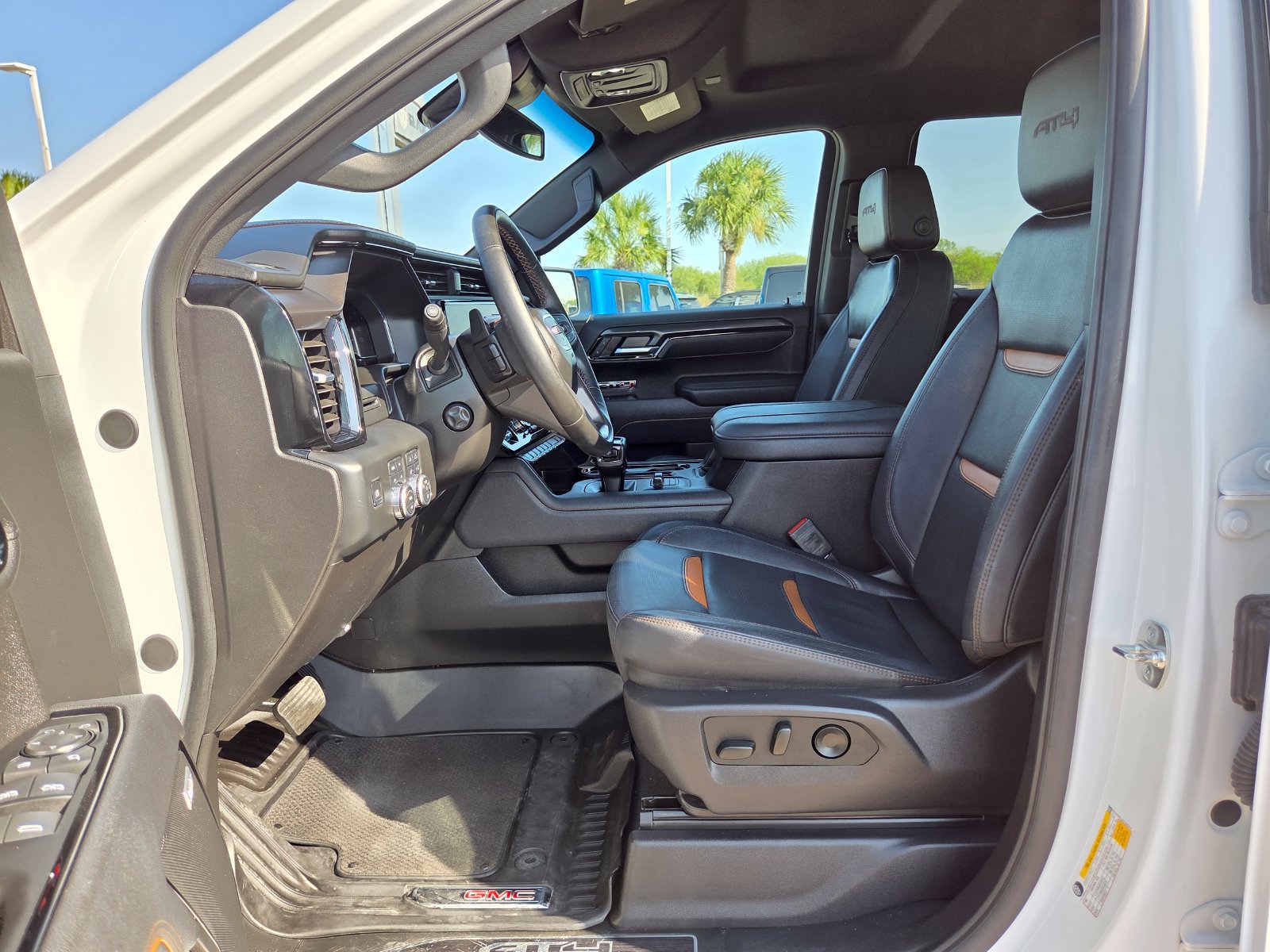 Used 2025 GMC Sierra 1500 AT4 AWD/4WD image 17