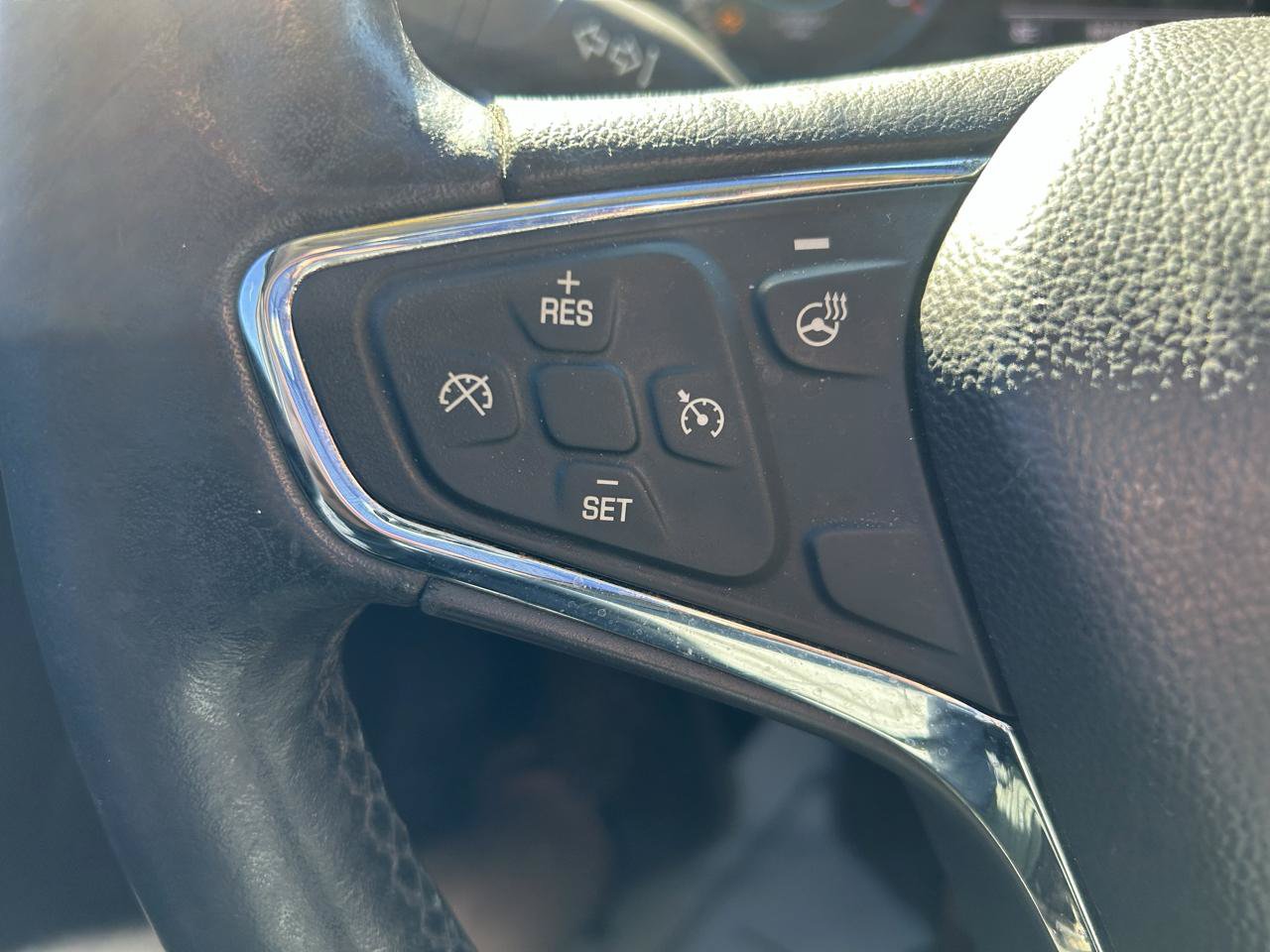 Used 2017 Chevrolet Cruze Premier FWD image 18