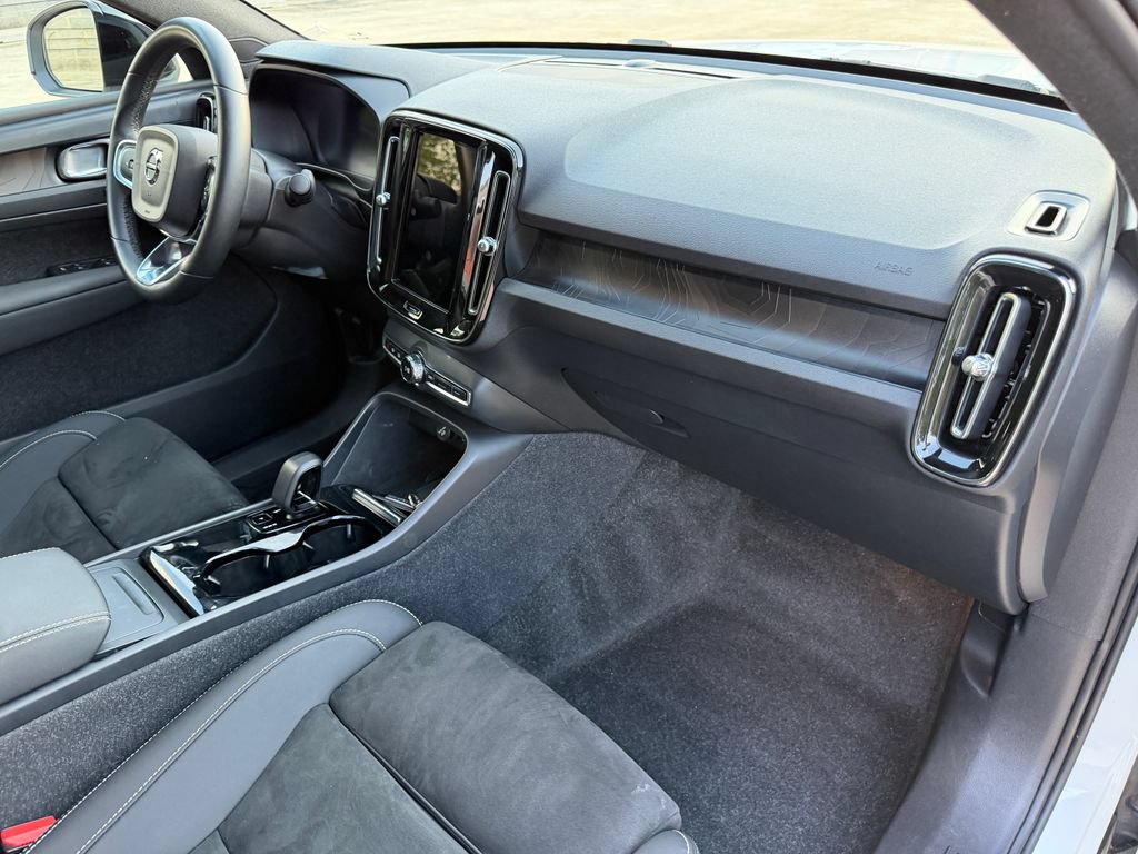 Certified 2023 Volvo C40 P8 Recharge Plus w/ Climate Package AWD/4WD image 21