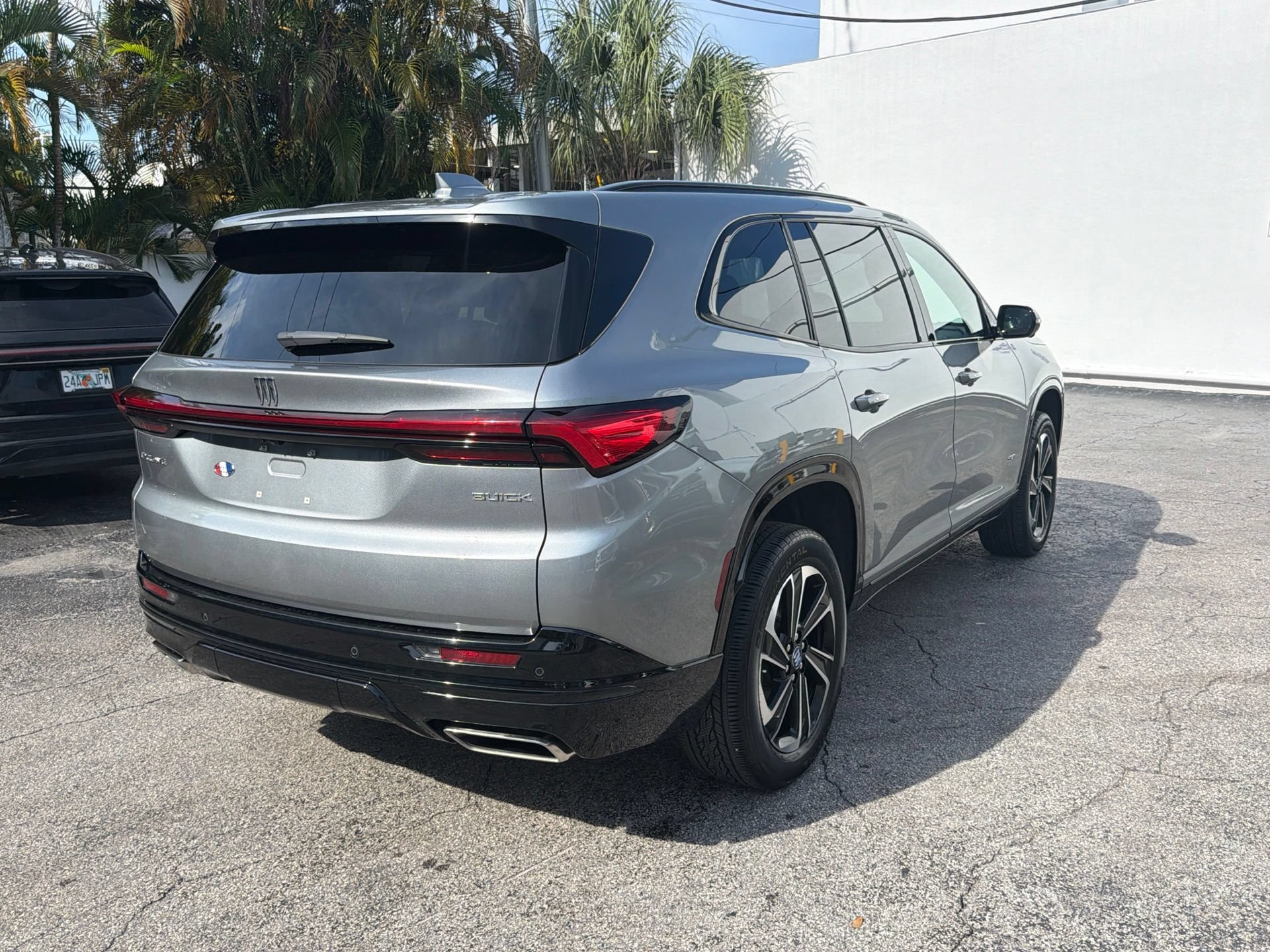 Used 2025 Buick Enclave Sport Touring w/ Power Package FWD image 6