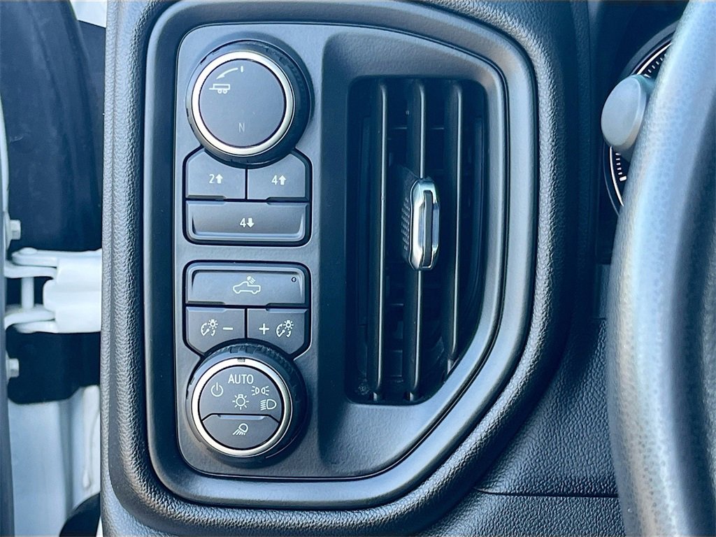 Used 2021 Chevrolet Silverado 2500 Custom w/ Custom Value Package image 10