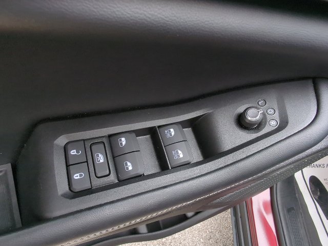 Used 2025 Jeep Grand Cherokee Altitude AWD/4WD image 13