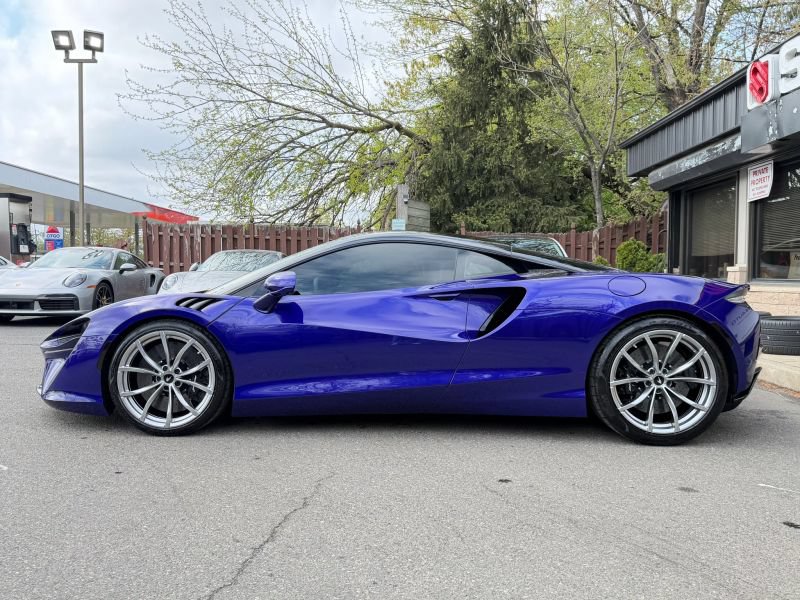 Used 2023 McLaren Artura RWD image 10