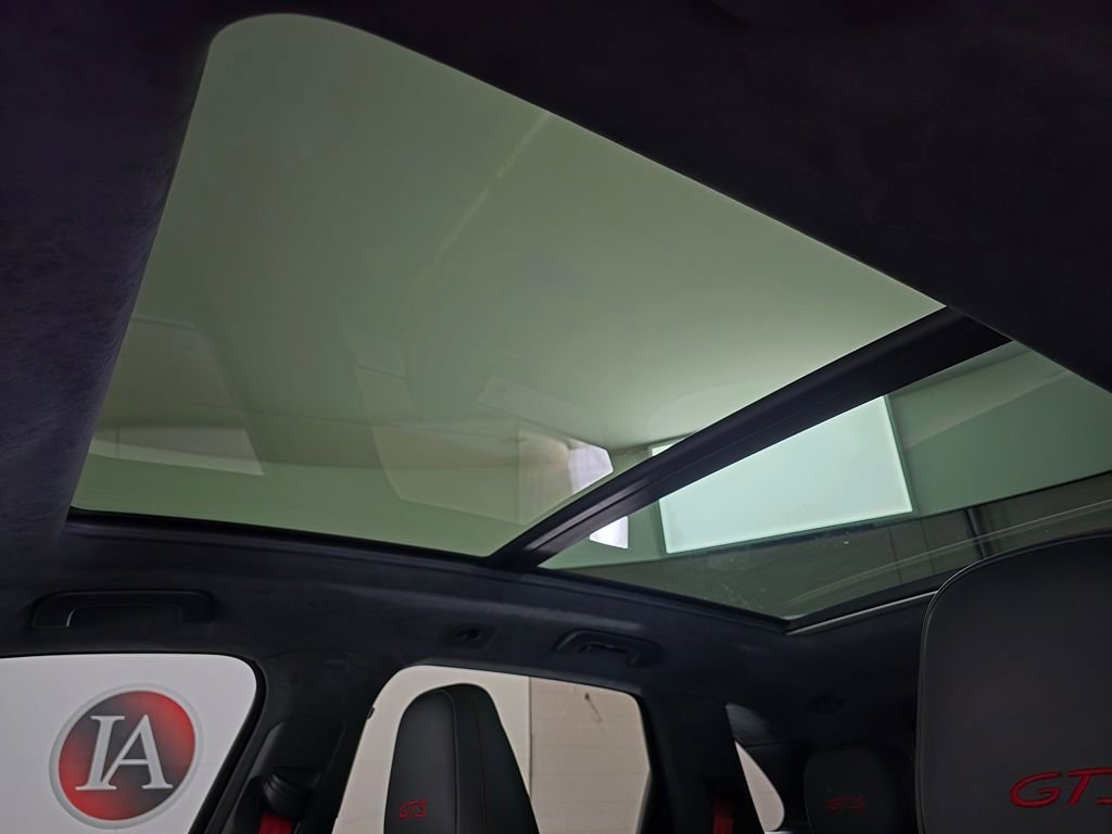 Used 2021 Porsche Cayenne GTS w/ Premium Package image 19