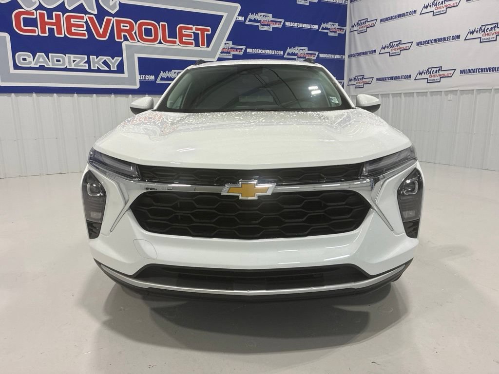 Used 2025 Chevrolet Trax LT FWD image 9
