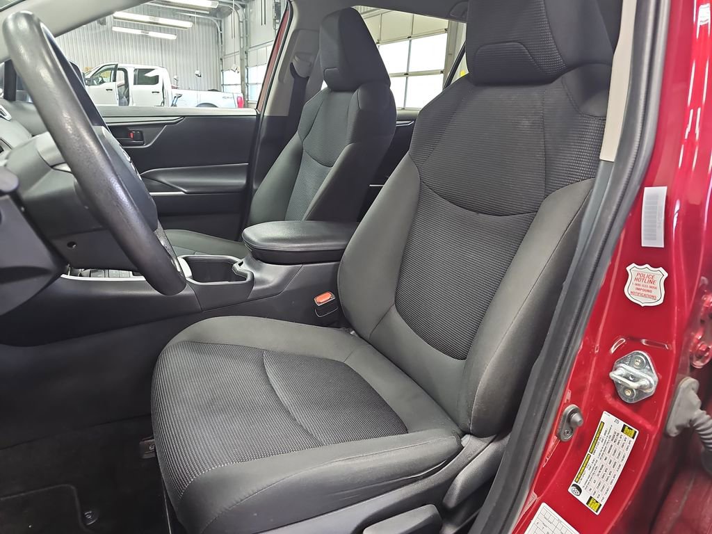 Used 2024 Toyota RAV4 LE AWD/4WD image 14