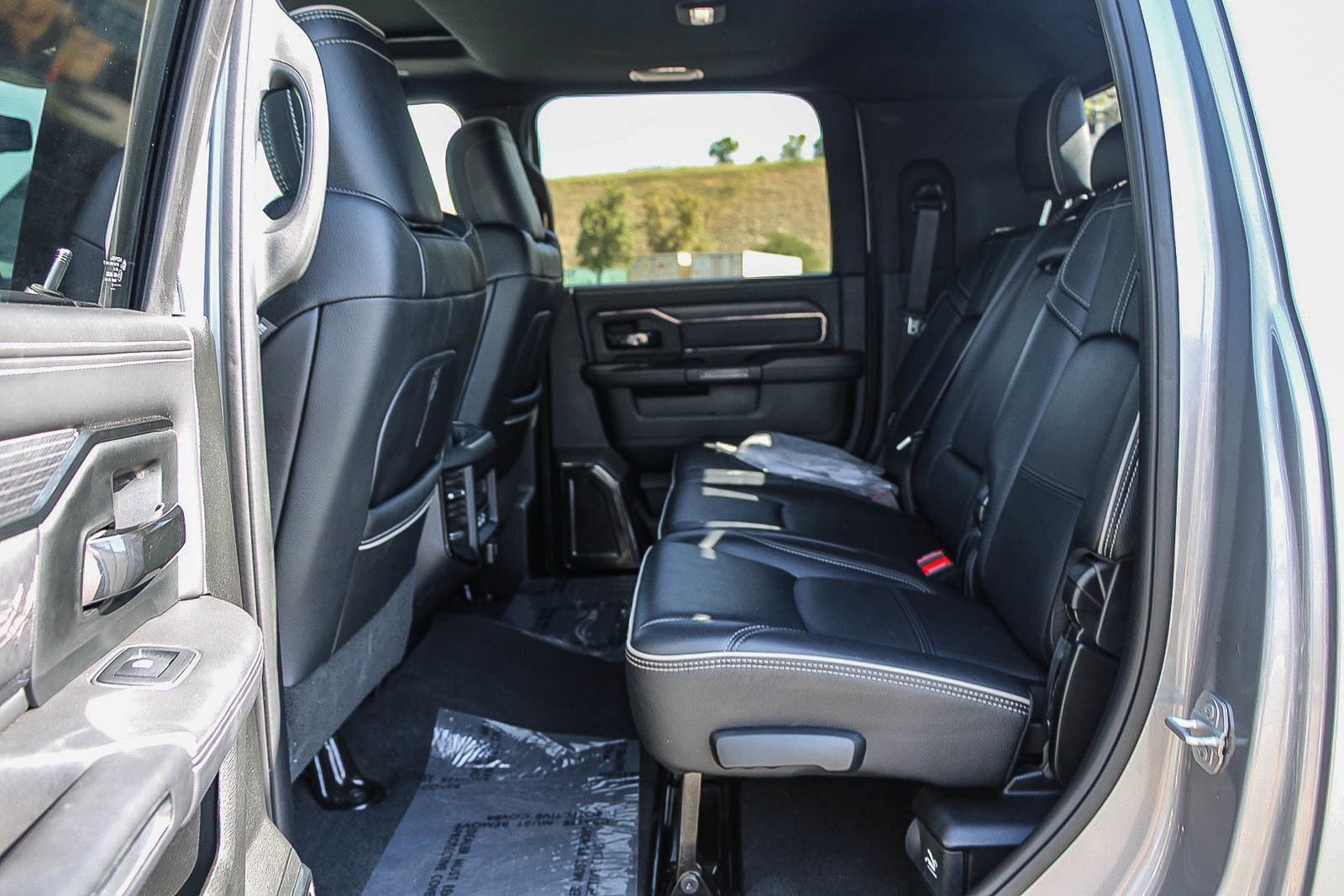 Used 2024 RAM 3500 Limited image 18