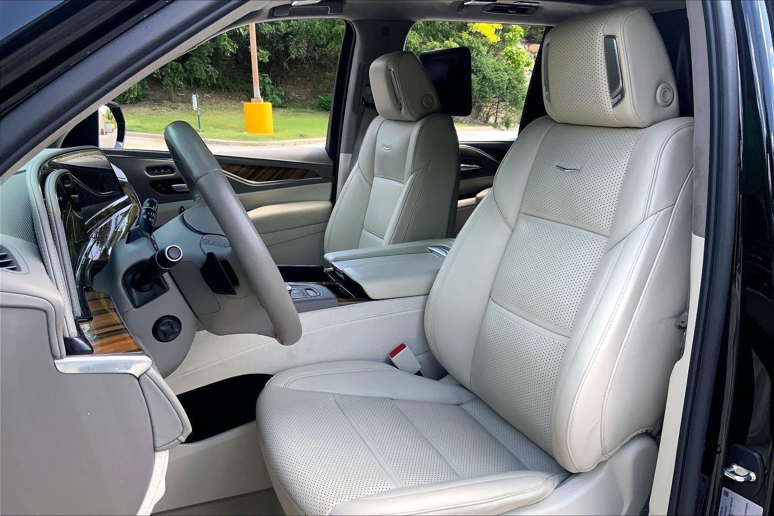 Certified 2024 Cadillac Escalade Sport Platinum w/ LPO, ONYX Package AWD/4WD image 23